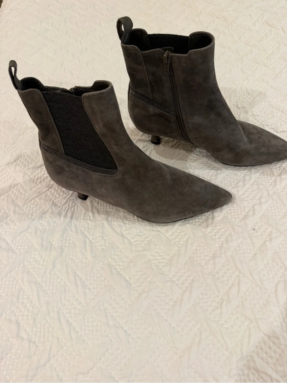 Van Eli Women's Gray Suede Pointed-Toe Ankle Boots